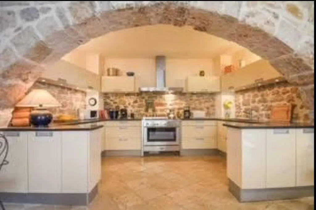 Verite Maison De Lorgues Village Center- Charming 2 Bed 2 Bath Oasis Holiday home