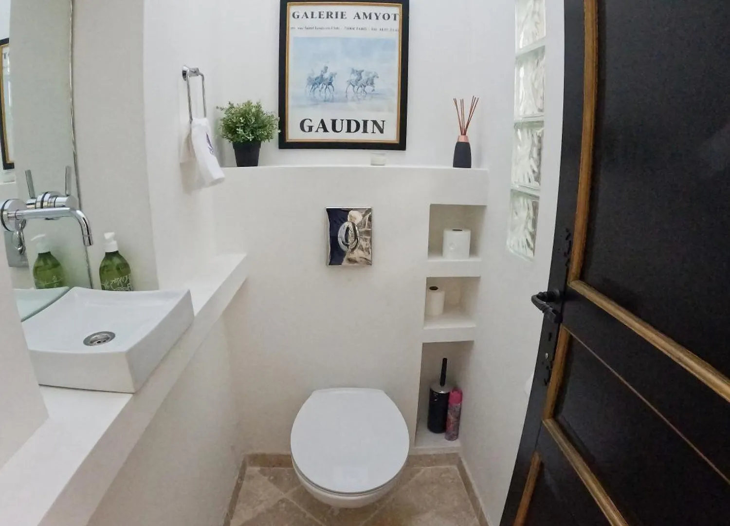 Verite Maison De Lorgues Village Center- Charming 2 Bed 2 Bath Oasis Holiday home